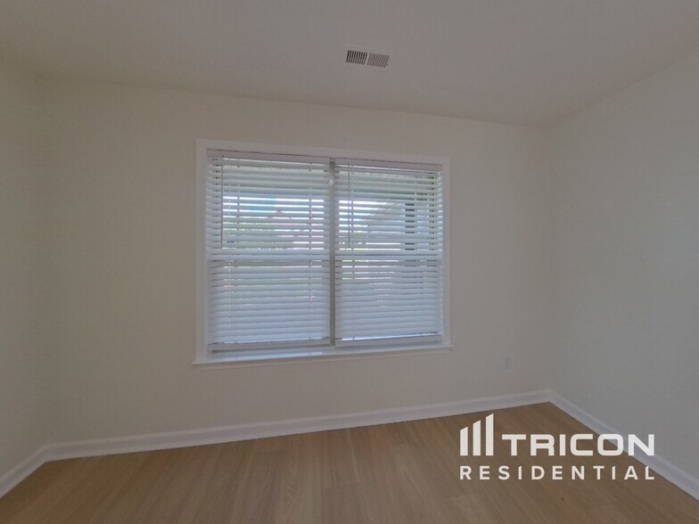 Building Photo - 122 Corinth Dr