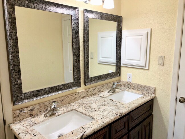 Building Photo - 1903 Brushy Creek Dr