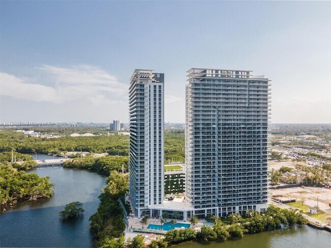 Building Photo - 16385 Biscayne Blvd