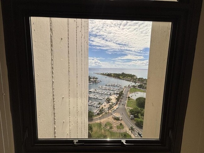 Building Photo - 1600 Ala Moana Blvd