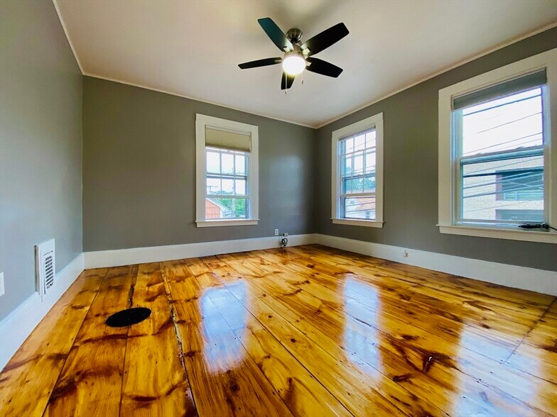 Building Photo - 18 Montvale Ave