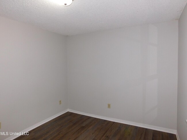 Building Photo - 285 Maidelle Cove