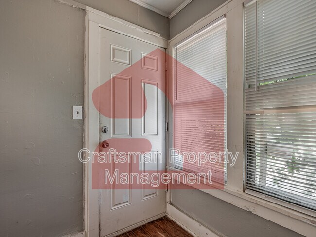 Building Photo - 2309 1/2 N Florida Ave