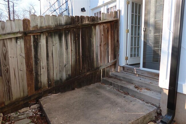 Building Photo - 2005 Glen Allen St