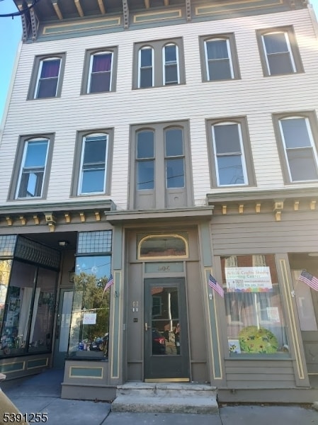 Primary Photo - 304 Front St