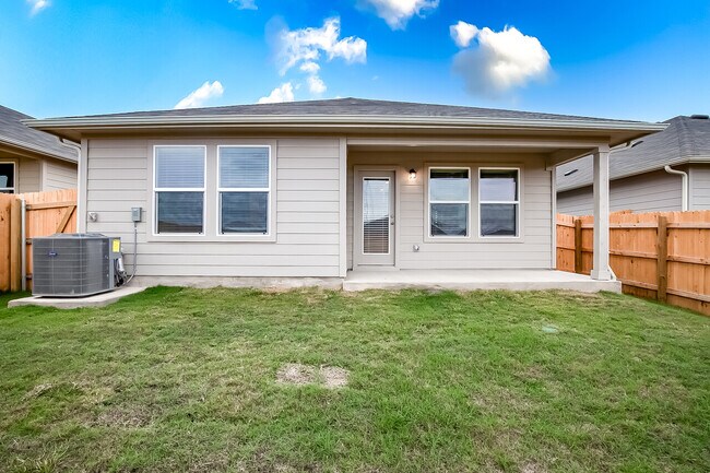 Building Photo - 490 Evergreen Sumac Loop, Kyle, Texas 78640
