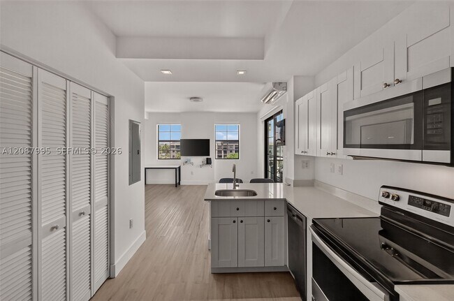 Building Photo - 4100 SW 64th Ave
