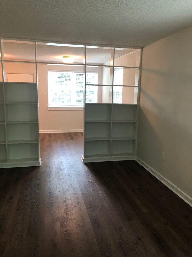 Building Photo - Greenville 2BD/1BA, 896SF