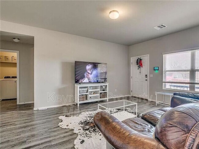 Building Photo - 805 Hallow Oak Ct