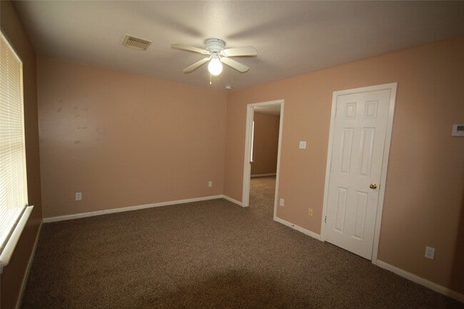 Building Photo - 6418 Mountain Pines Ln