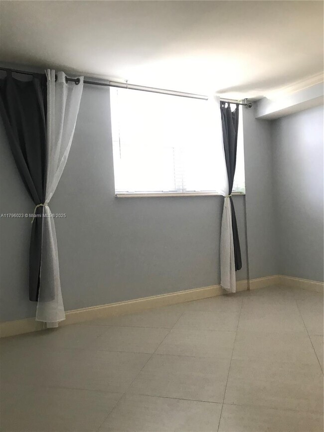 Building Photo - 3001 S Ocean Dr