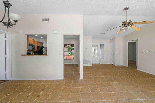 Building Photo - 7504 N Sanibel Cir