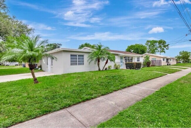 Primary Photo - 3300 N 67th Ave