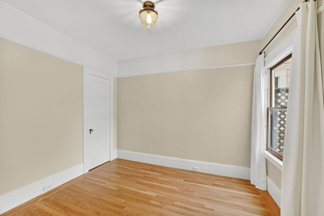 Building Photo - Charming Sunset Home with Hardwood Floors ...