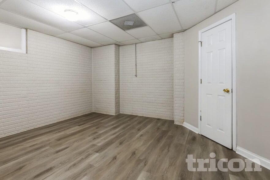 Building Photo - 115 Victor Ln