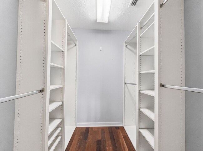 Building Photo - Beautifully maintained 2-bedroom, 2-bath in Island Walk