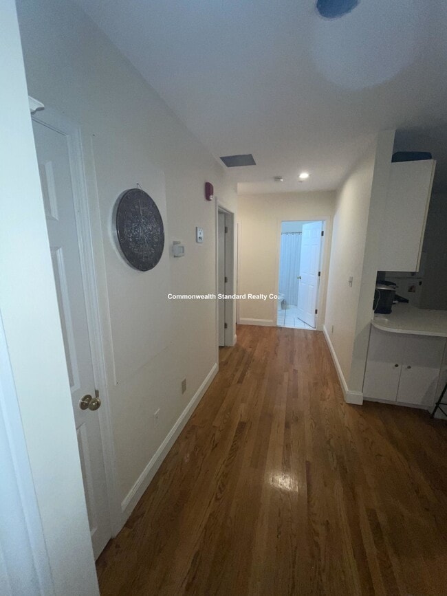 Building Photo - 550 E 3rd St