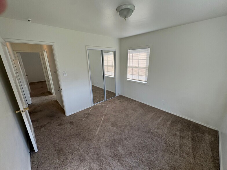 Building Photo - 1729 S Clementine St