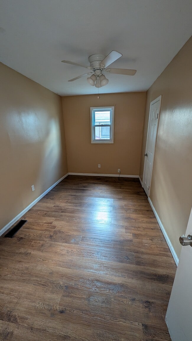 Building Photo - 426 W Elm St