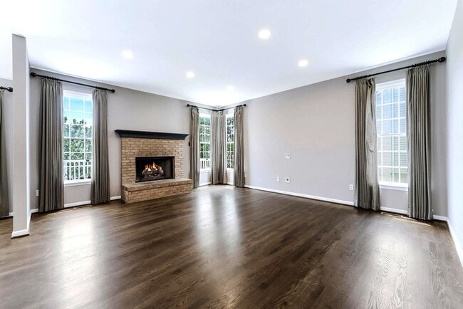 Building Photo - 20152 Boxwood Pl