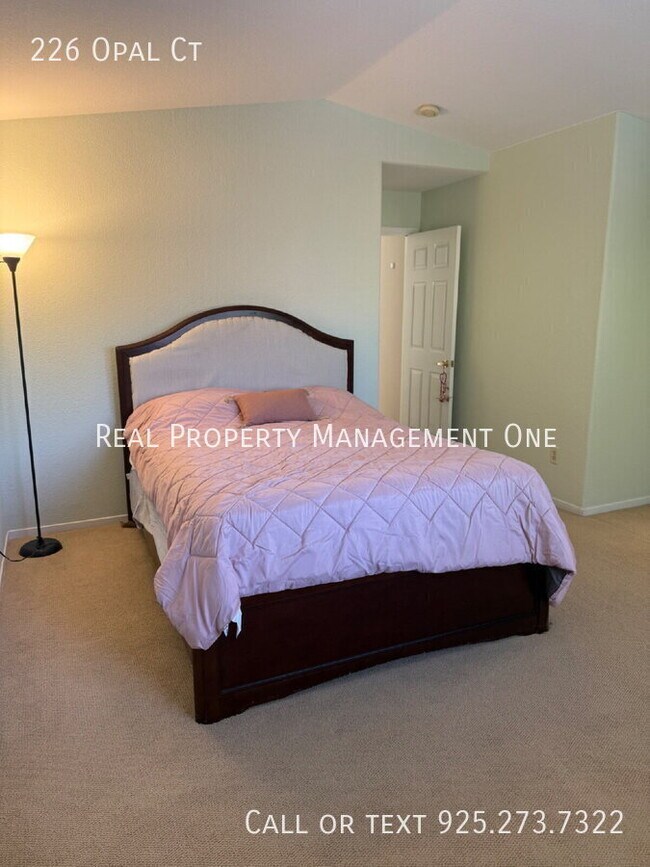 Building Photo - 226 Opal Ct