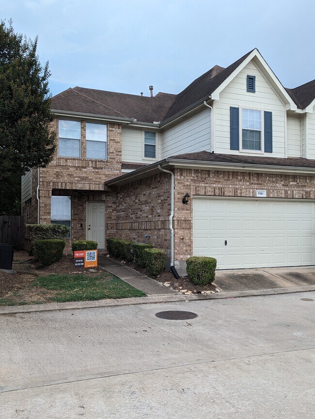 Building Photo - 5910 Hollister Cole