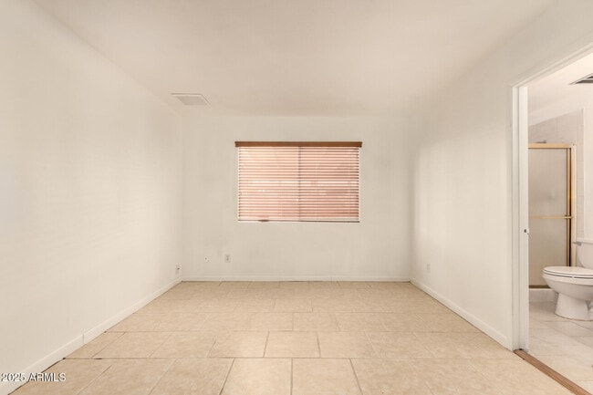 Building Photo - 5603 W Greenbriar Dr