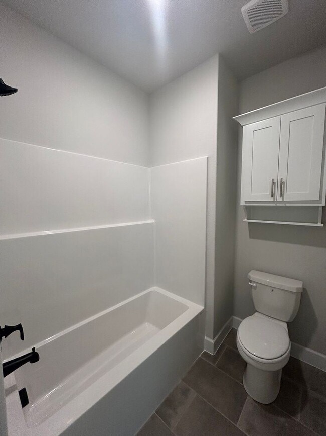 Building Photo - Beautiful Bentonville Home! 4 Bedrooms, 2.5 Bathrooms!!