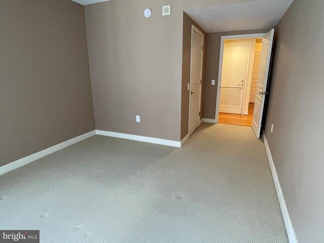 Building Photo - 616 E St NW
