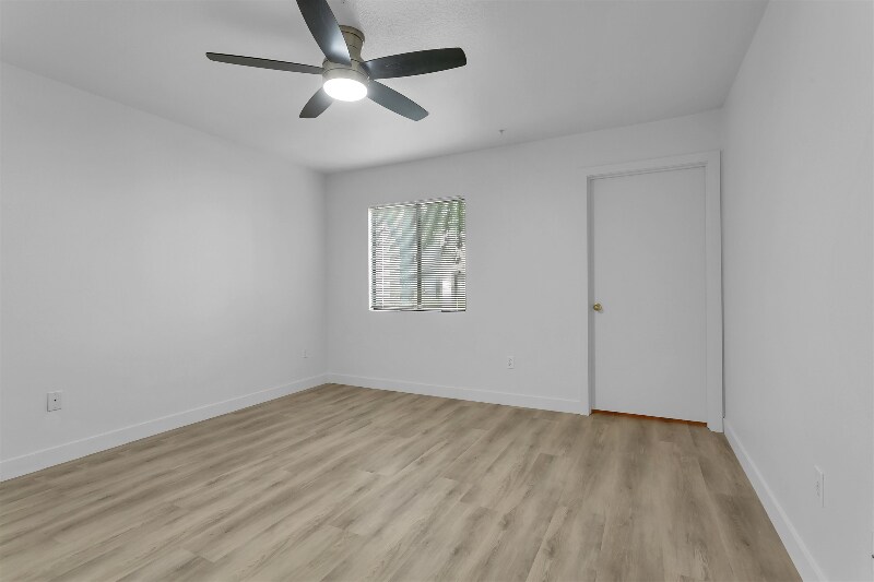 Building Photo - 950 Seven Hills Dr