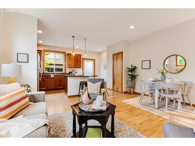 Building Photo - Charming 3-Bed, 2.5-Bath Townhome with Private Patio, Open Floor Plan, and Prime King Neighborhoo...