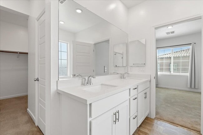 Building Photo - Fabulous Home!