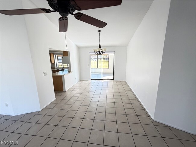 Building Photo - 3313 SE 4th Ave