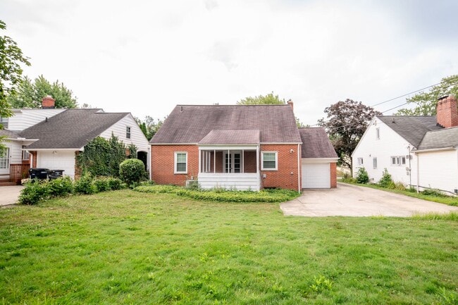 Building Photo - Charming 4-Bedroom Home in Prime Beachwood...