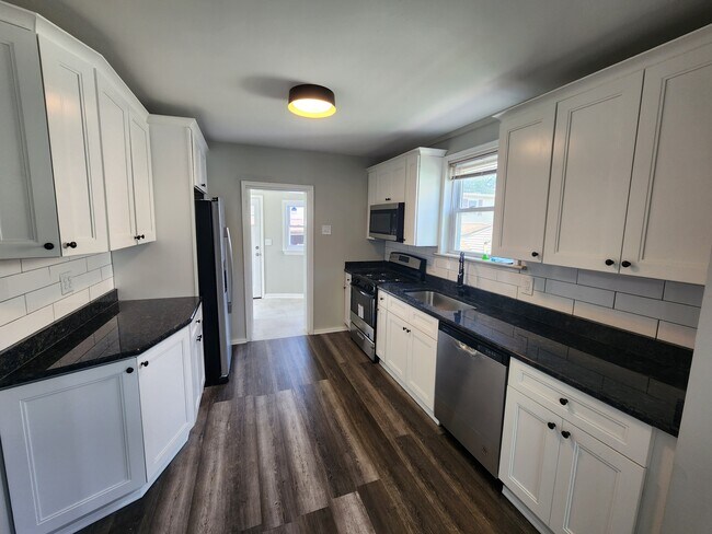 Building Photo - 1023 Lawnton Ter