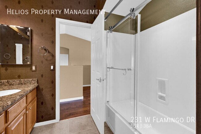 Building Photo - 231 W Flamingo Dr