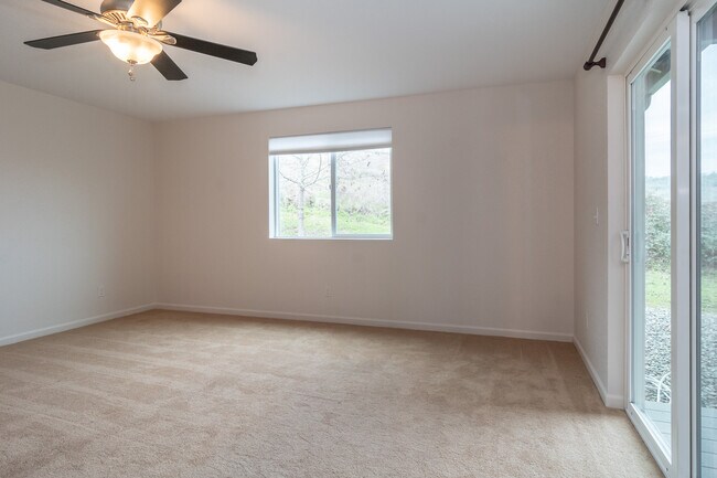 Building Photo - 233 Palmdale Ave