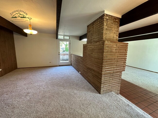 Building Photo - Mid-Century Modern 3-bedroom 2 bathrooms l...