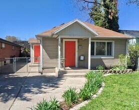 Building Photo - Darling Cottage Near SLCC!