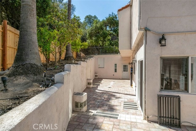 Building Photo - 2644 E Chevy Chase Dr