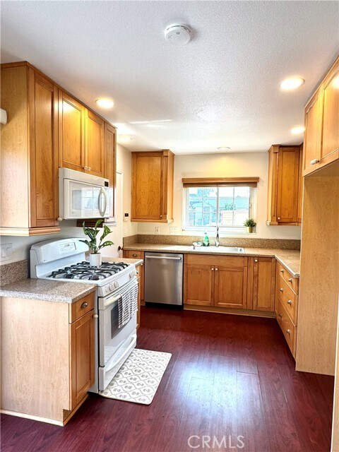Building Photo - 15471 Salisbury Ln