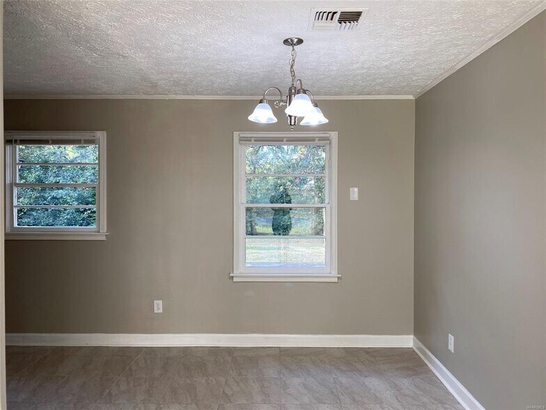 Building Photo - 1717 Robison Hill Rd