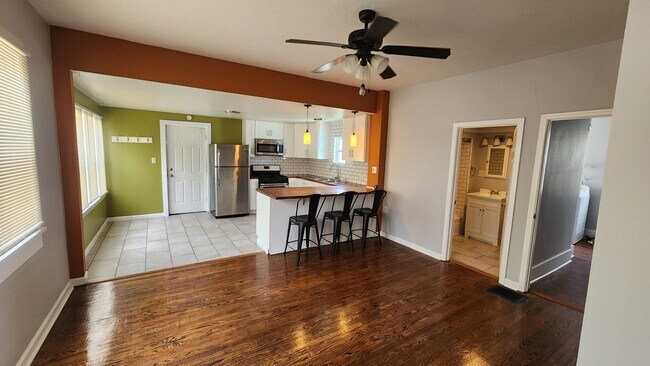 Building Photo - 741 E Morris St