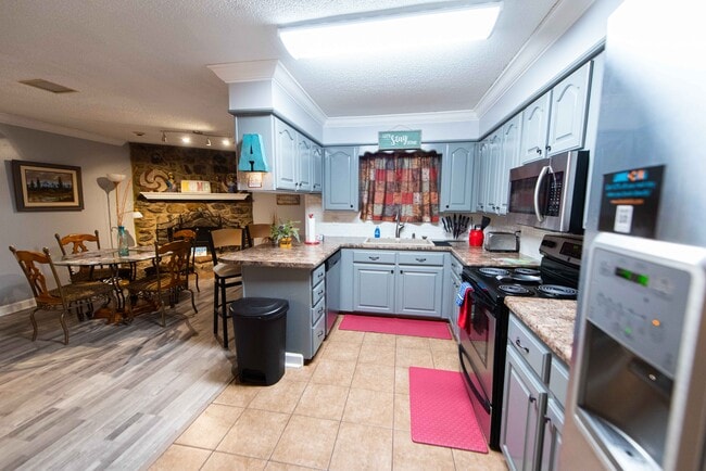 Building Photo - 2200 Romine Rd