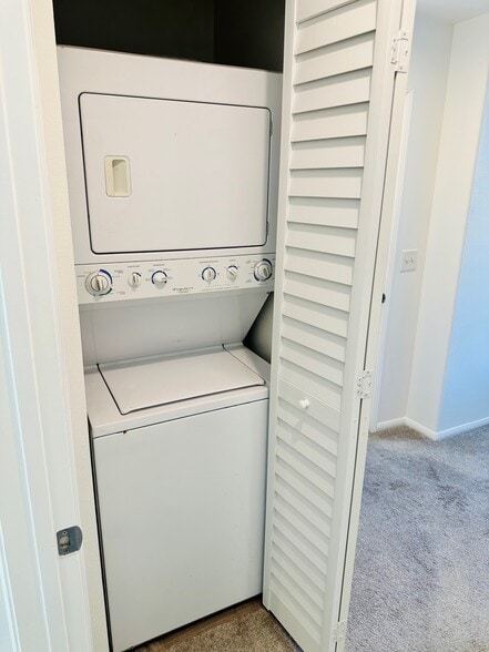 Building Photo - 4060 Glencoe Ave