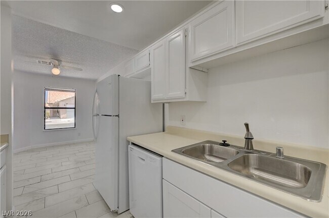 Building Photo - 313 Crosswind Way