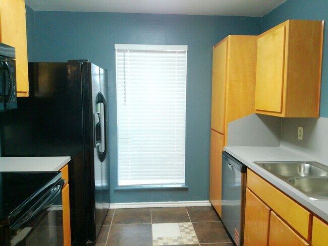 Building Photo - 2600 Alana Ln