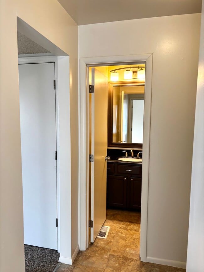 Building Photo - Stunning 3 bed 3 bath rental home in Highlands Ranch CO 80126 available 4-1-2026