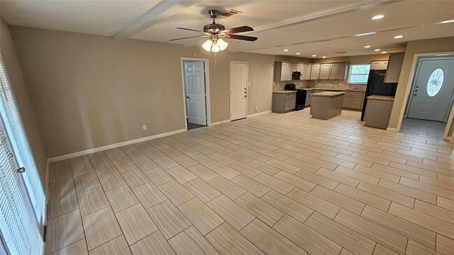 Building Photo - 5502 Chantilly Ln