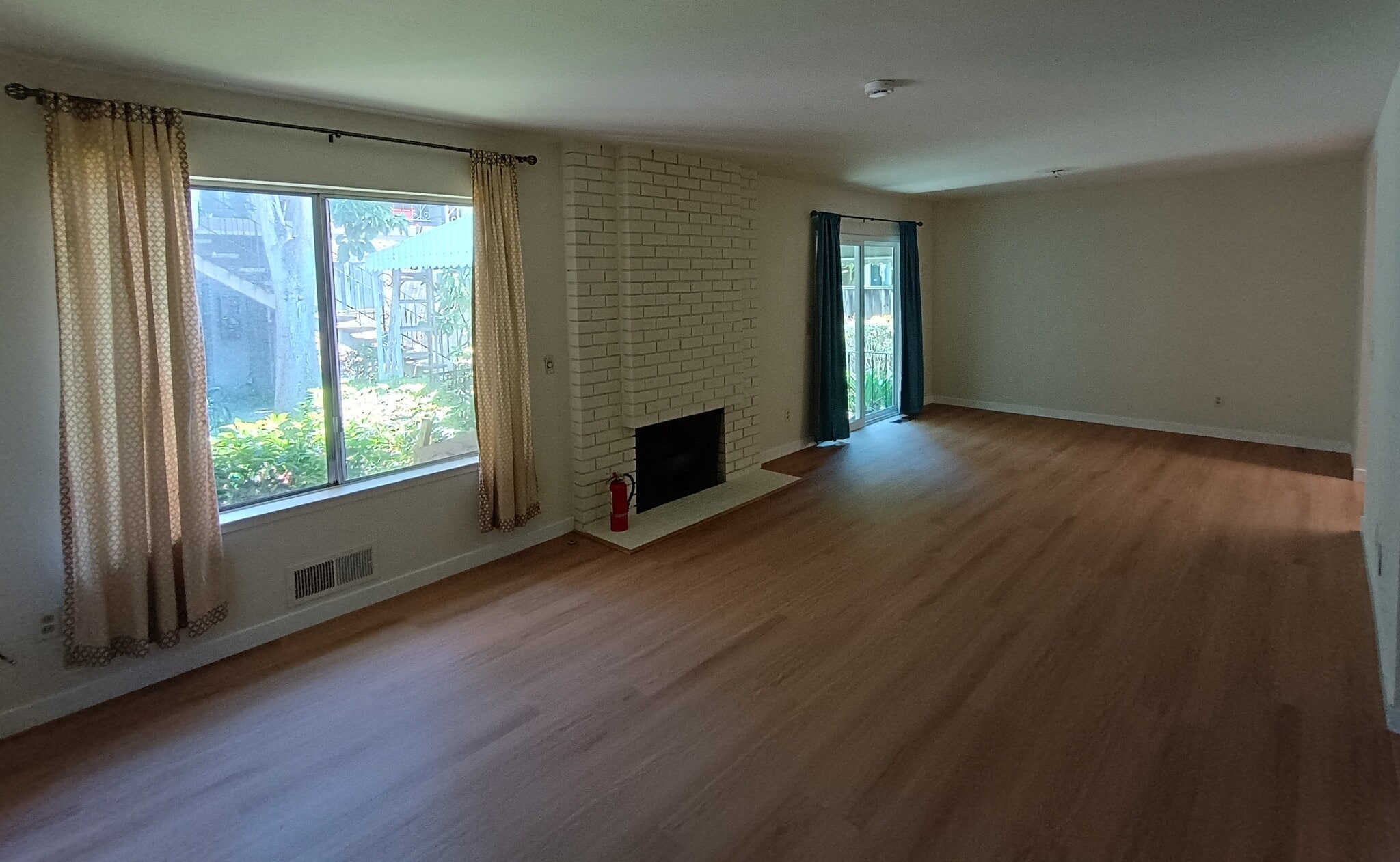 Large Living - 360 Richfield Dr